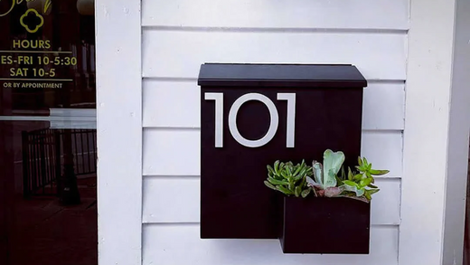 Why Wall-Mount Mailboxes Are Great for a Small Modern House