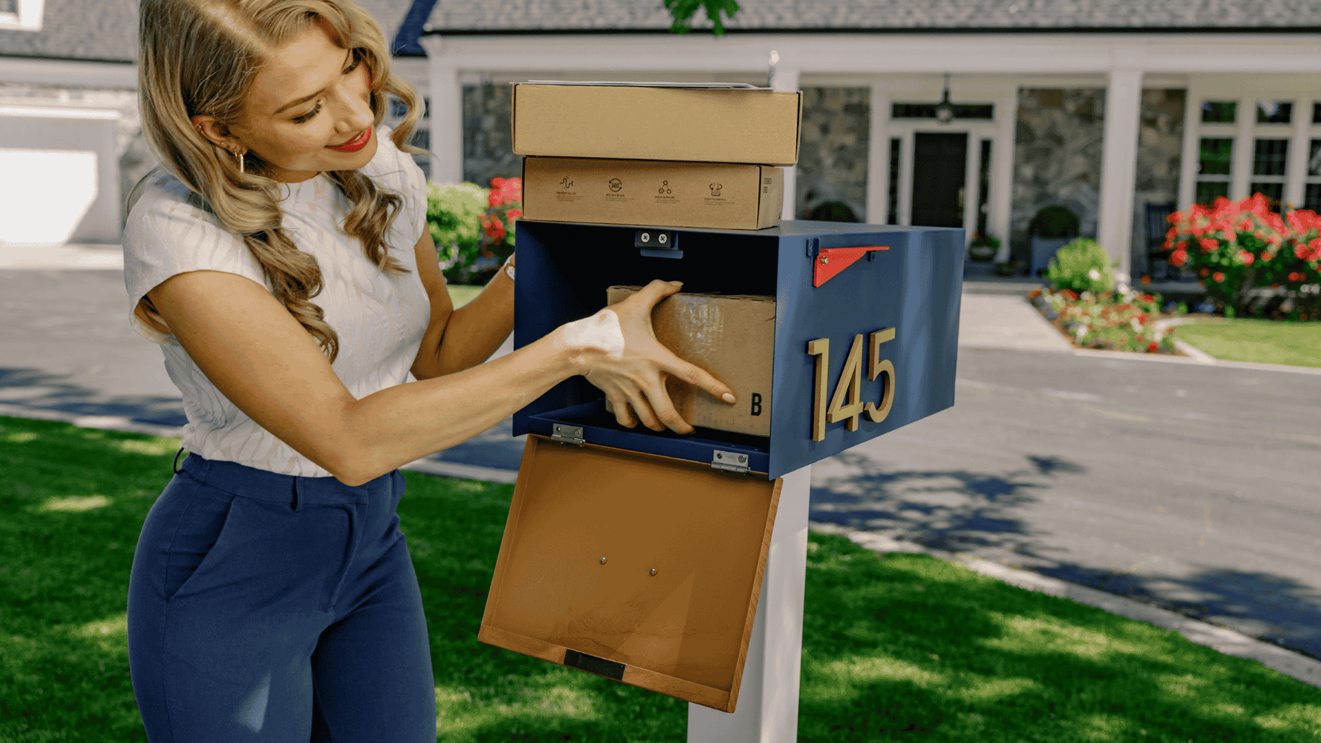 Is a Blue Mailbox Right for Your Curb Appeal? Here’s How to Know