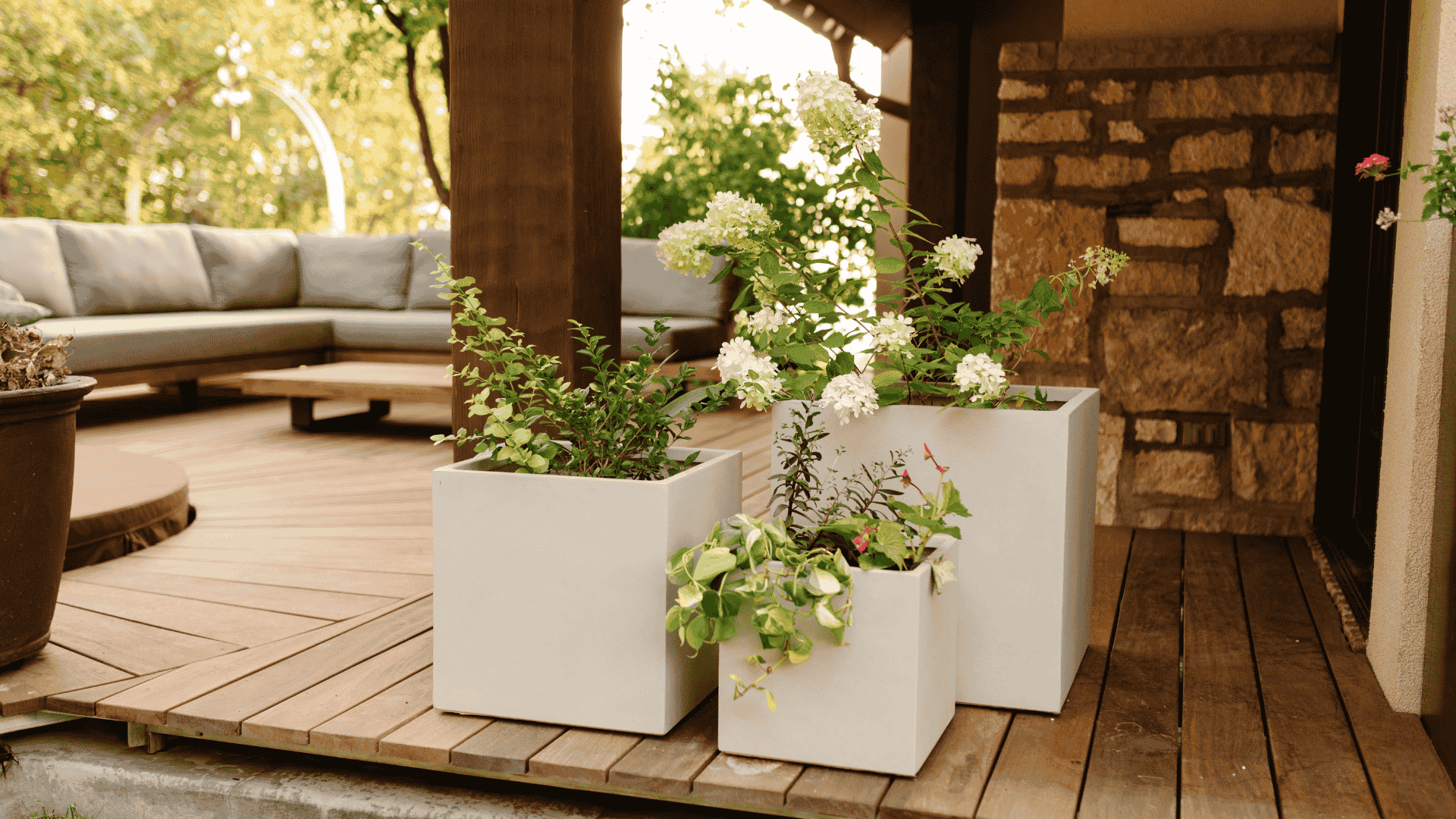 How to Choose the Right Front Porch Planter for Your Home's Curb Appeal