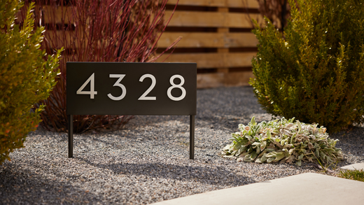 House Address Signs vs. House Numbers: What’s the Scoop?