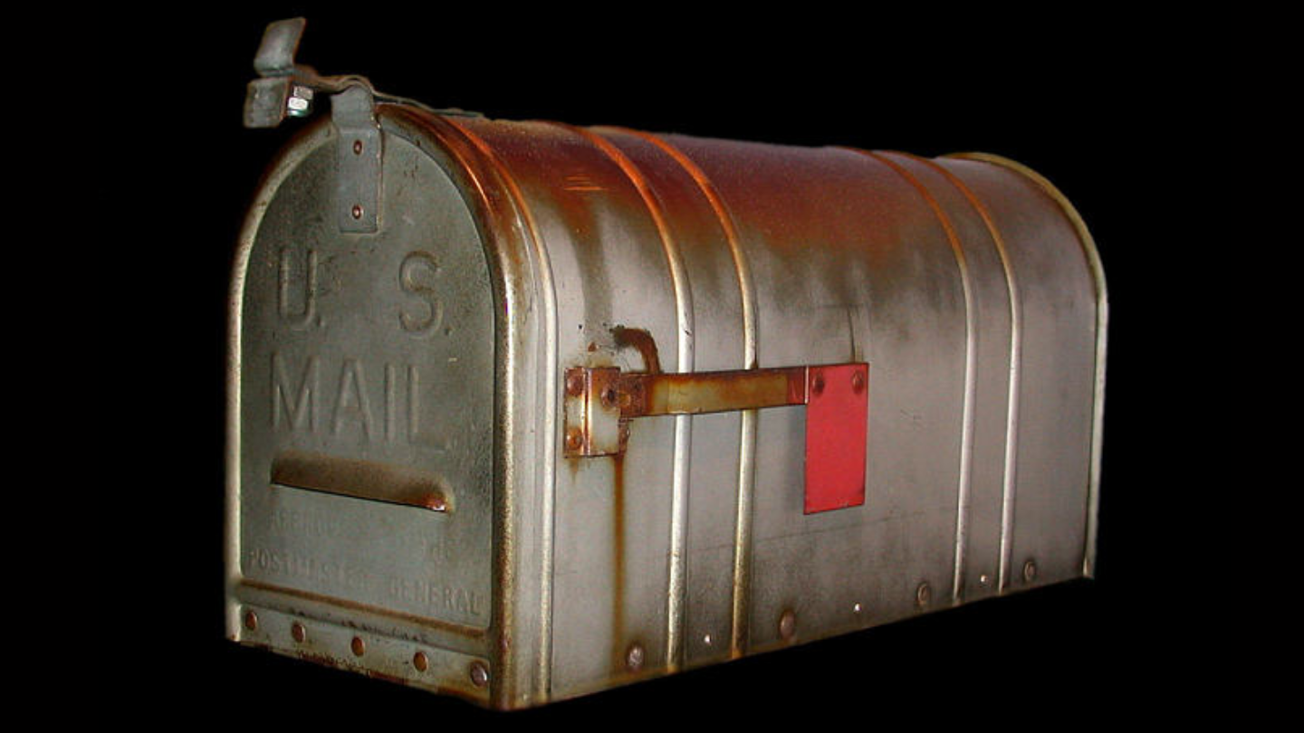 How a Magnetic Mailbox Flag Can Improve Curb Appeal
