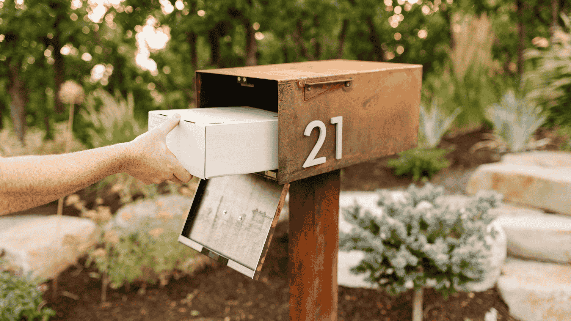 How to Choose the Right Mailbox Based on Your Package Delivery Habits