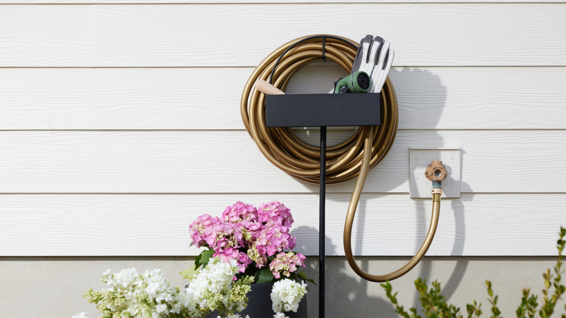 Why Your Garden Deserves a Modern Hose Holder (and Not That Rusty Reel)