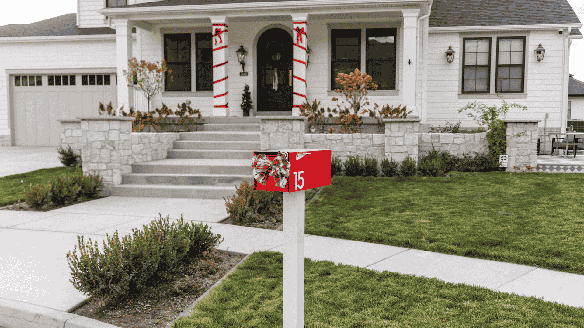 A Guide to Modern Mailbox Decor by the Season
