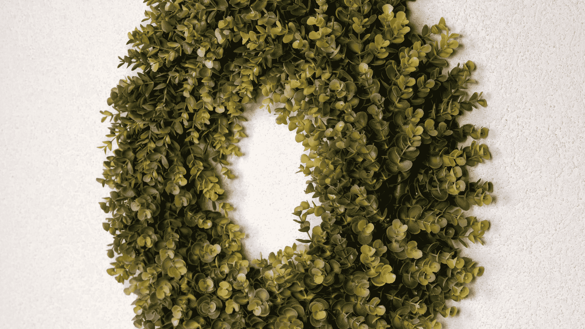 Refreshing Your Home Décor With a Post & Porch Spring Wreath