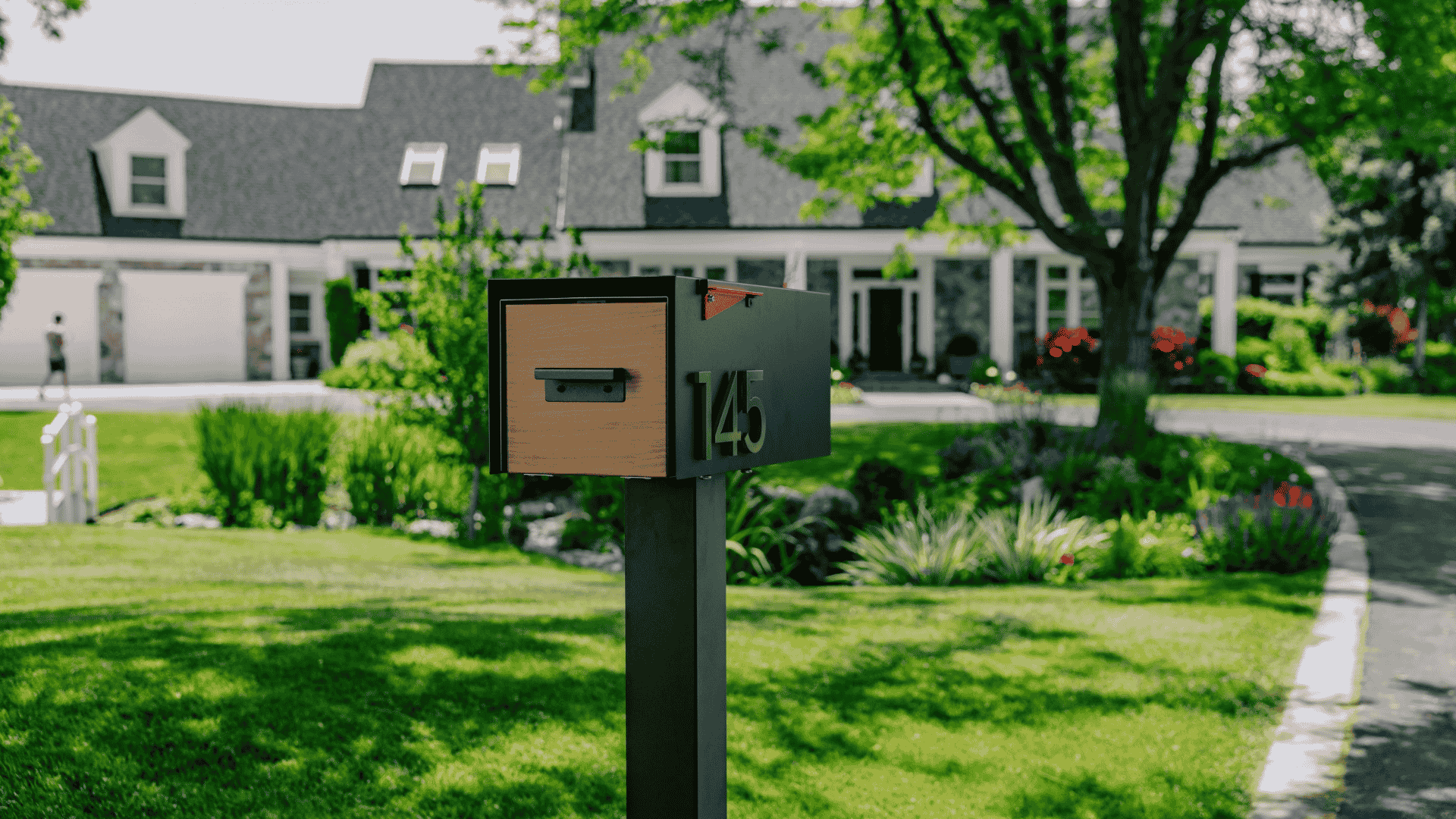 4 Reasons to Invest in a Private Mailbox