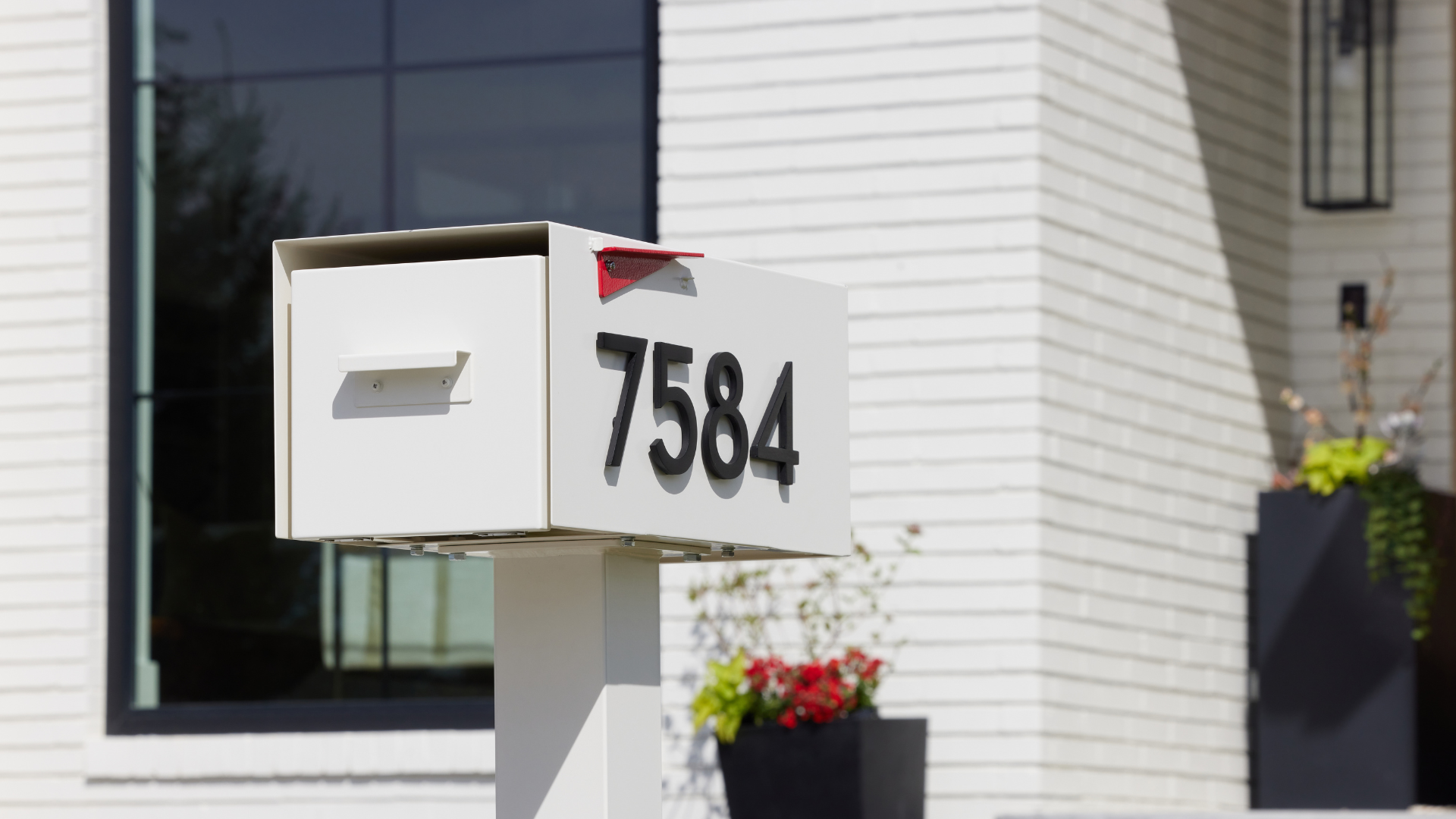 How to Style a White Mailbox and Post
